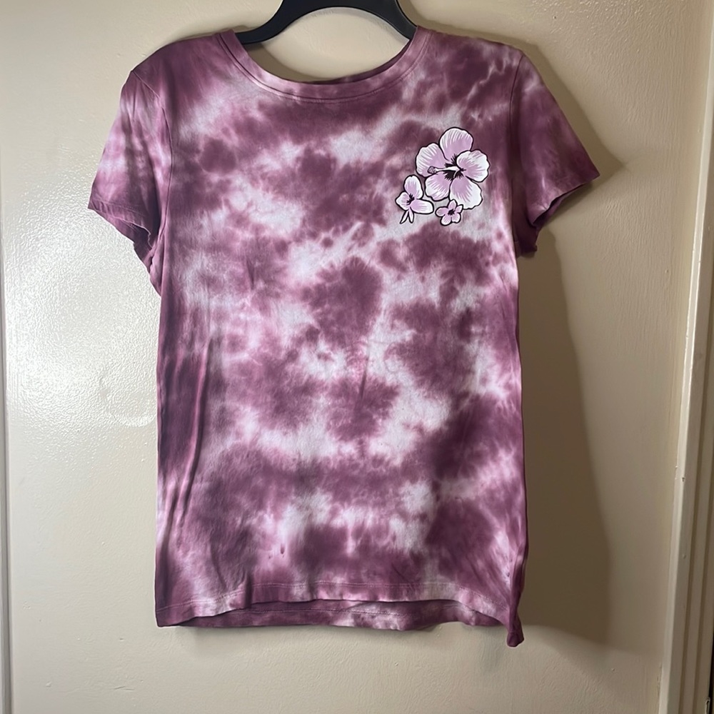 Two pack deal!!!!! Aero classic crew shirts women’s size large